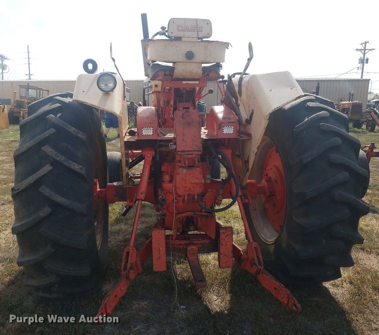 image for item DO2976 1968 Case Comfort King 830  tractor