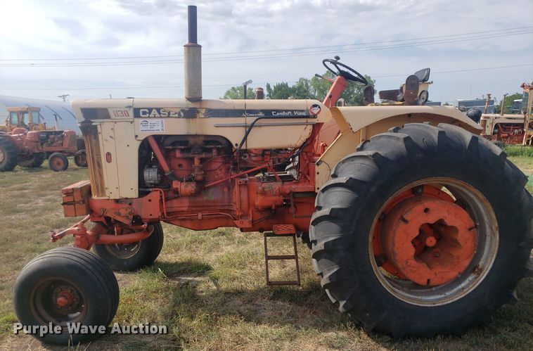 image for item DO2976 1968 Case Comfort King 830  tractor