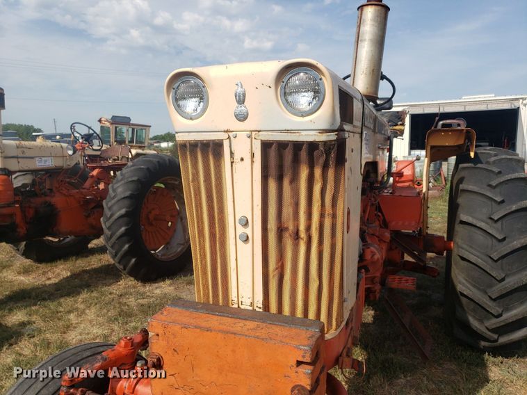 image for item DO2976 1968 Case Comfort King 830  tractor