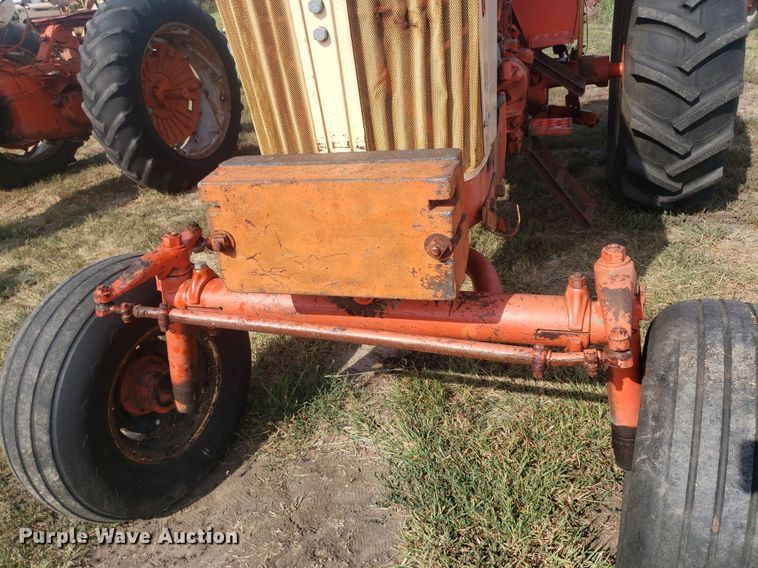 image for item DO2976 1968 Case Comfort King 830  tractor