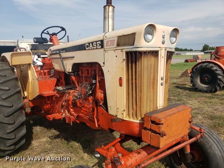 image for item DO2976 1968 Case Comfort King 830  tractor