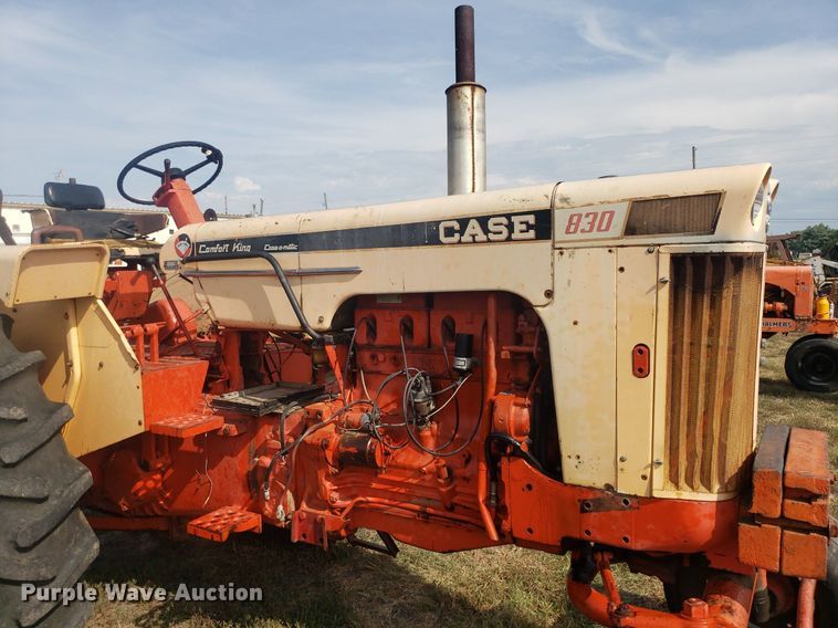 image for item DO2976 1968 Case Comfort King 830  tractor