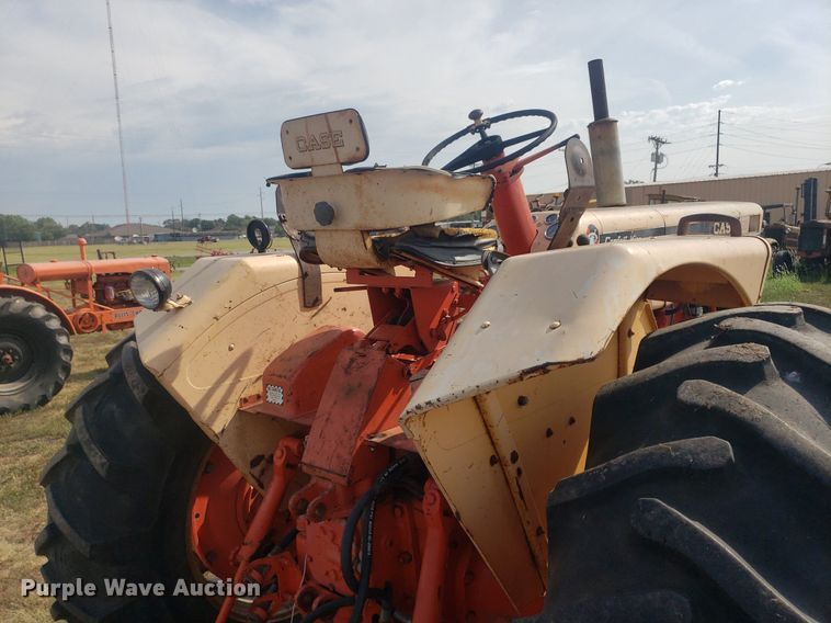 image for item DO2976 1968 Case Comfort King 830  tractor
