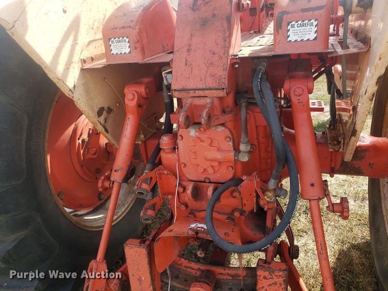 image for item DO2976 1968 Case Comfort King 830  tractor