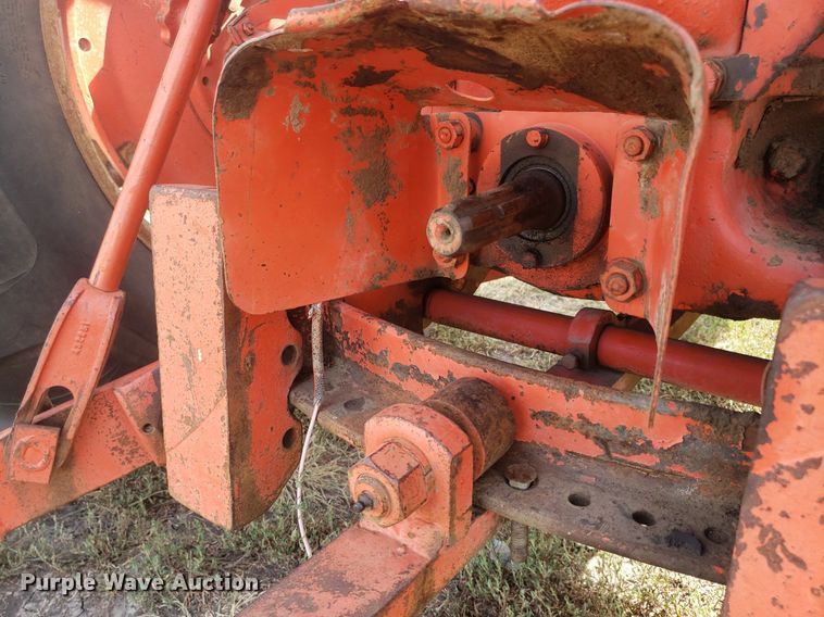 image for item DO2976 1968 Case Comfort King 830  tractor