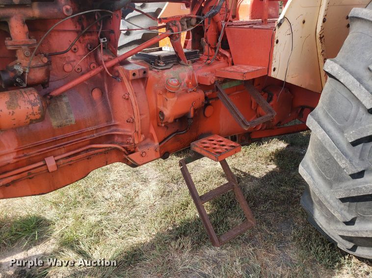 image for item DO2976 1968 Case Comfort King 830  tractor