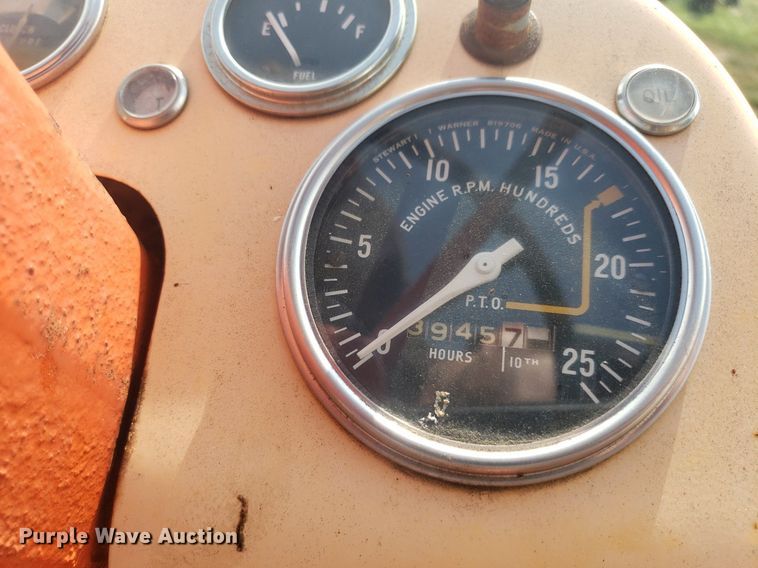 image for item DO2976 1968 Case Comfort King 830  tractor