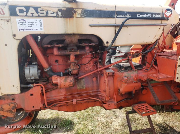 image for item DO2976 1968 Case Comfort King 830  tractor