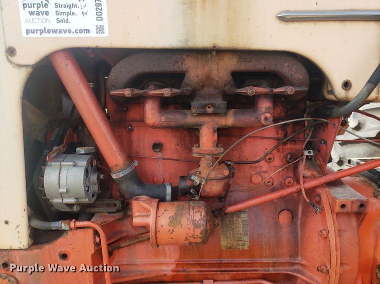 image for item DO2976 1968 Case Comfort King 830  tractor