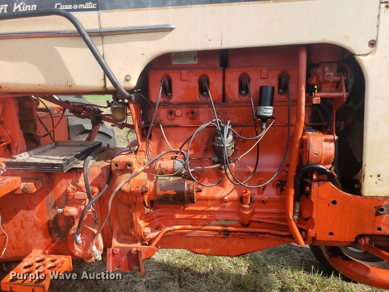 image for item DO2976 1968 Case Comfort King 830  tractor