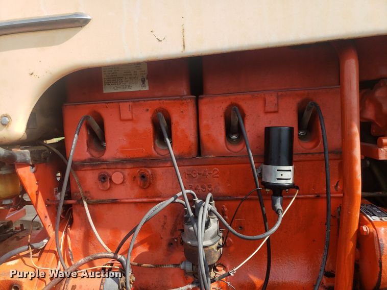 image for item DO2976 1968 Case Comfort King 830  tractor