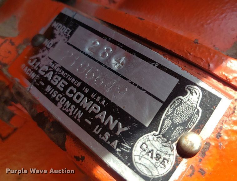 image for item DO2976 1968 Case Comfort King 830  tractor