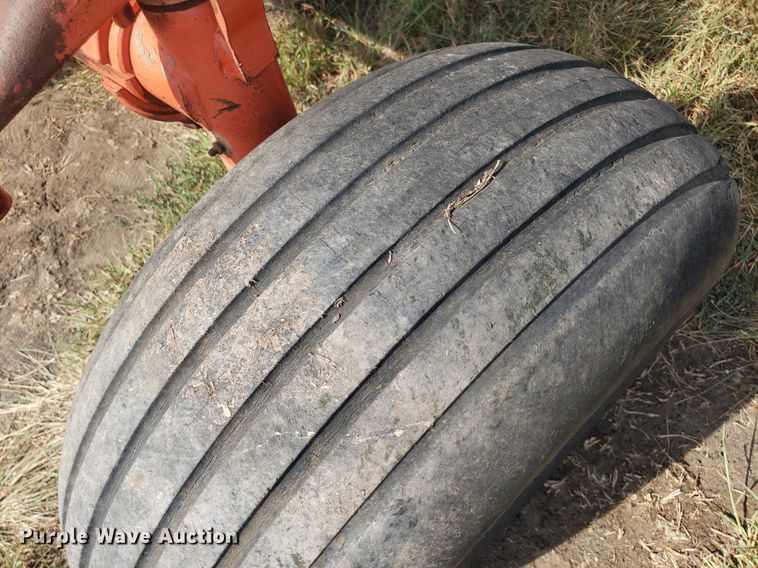 image for item DO2976 1968 Case Comfort King 830  tractor