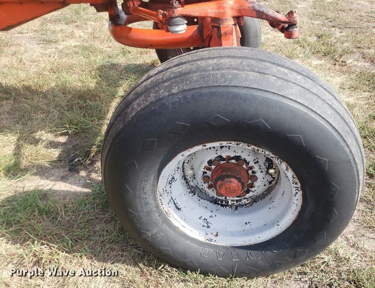 image for item DO2976 1968 Case Comfort King 830  tractor