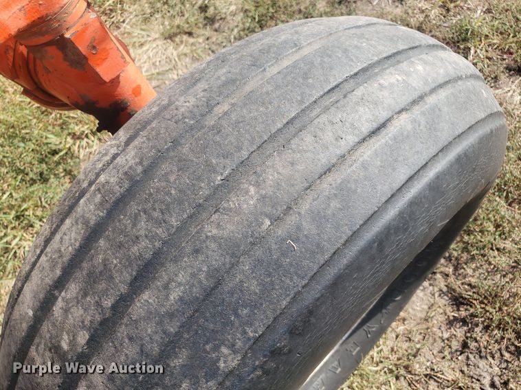 image for item DO2976 1968 Case Comfort King 830  tractor