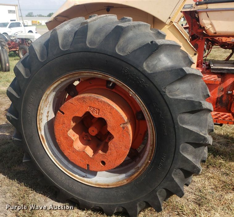 image for item DO2976 1968 Case Comfort King 830  tractor