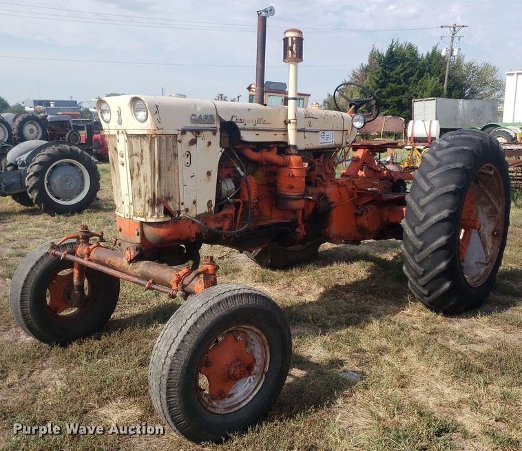 image for item DO2977 Case 800  tractor