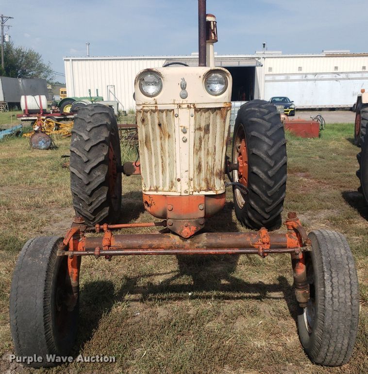 image for item DO2977 Case 800  tractor