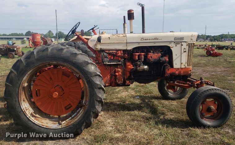 image for item DO2977 Case 800  tractor