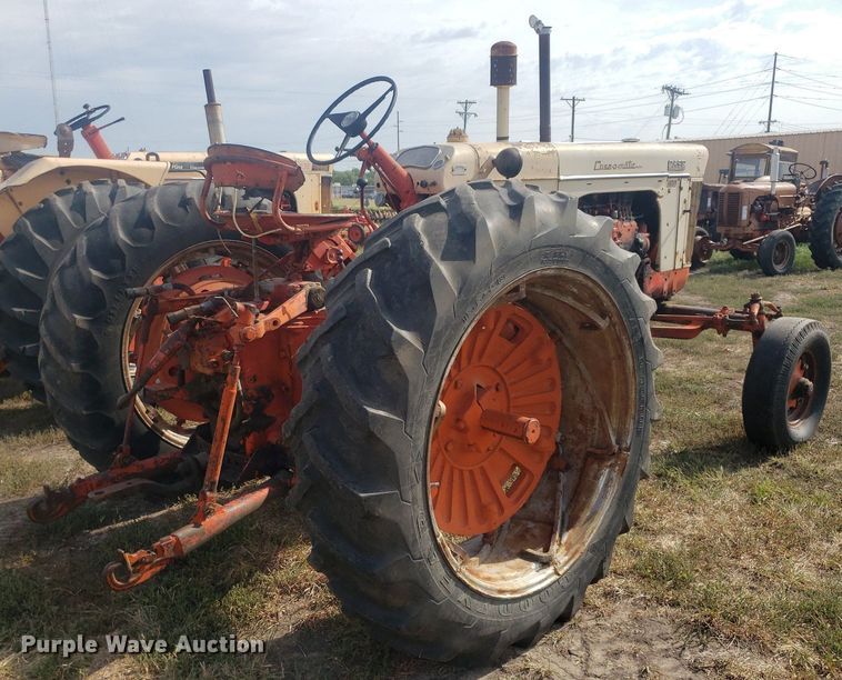 image for item DO2977 Case 800  tractor