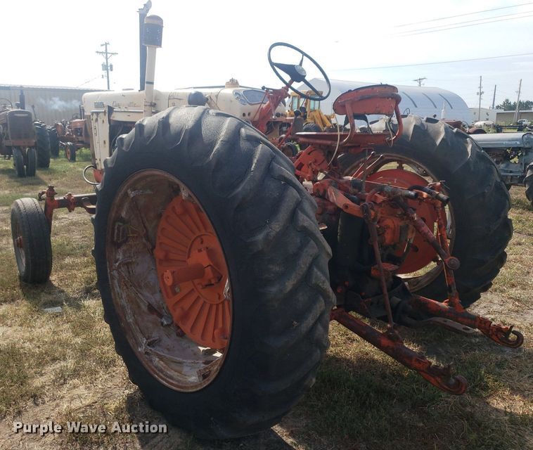 image for item DO2977 Case 800  tractor