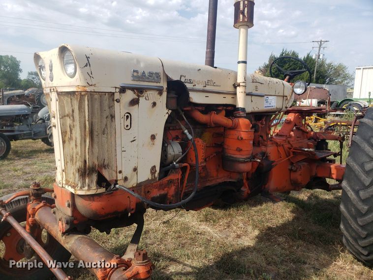 image for item DO2977 Case 800  tractor