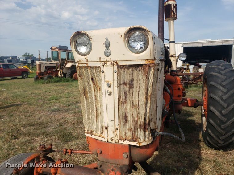 image for item DO2977 Case 800  tractor