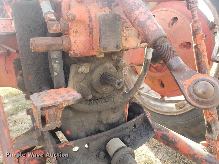 image for item DO2977 Case 800  tractor