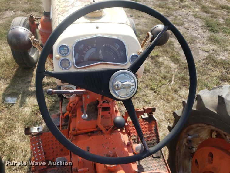 image for item DO2977 Case 800  tractor