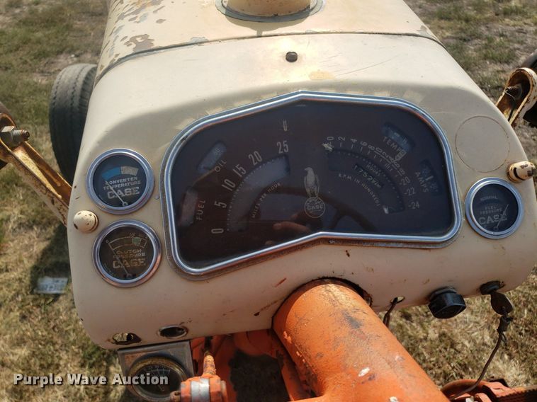 image for item DO2977 Case 800  tractor