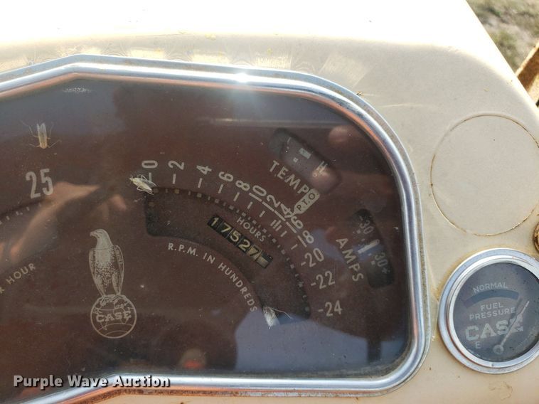 image for item DO2977 Case 800  tractor