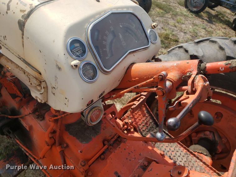 image for item DO2977 Case 800  tractor