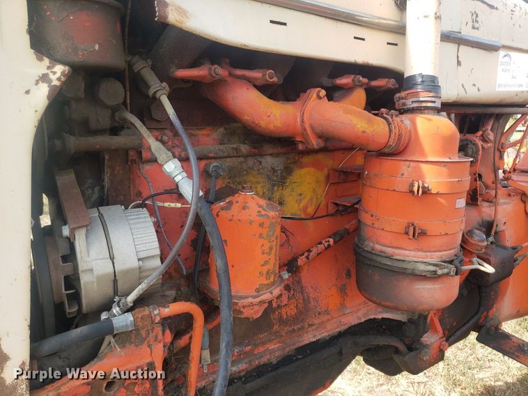 image for item DO2977 Case 800  tractor