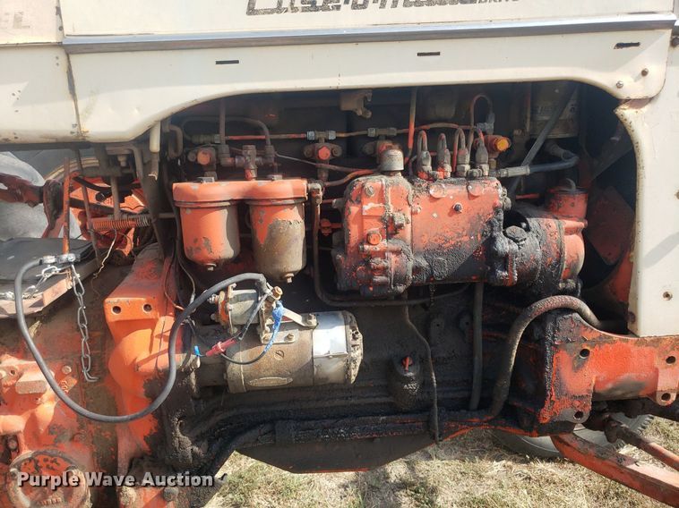 image for item DO2977 Case 800  tractor