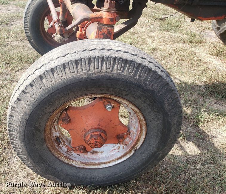 image for item DO2977 Case 800  tractor