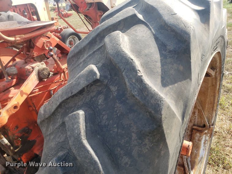 image for item DO2977 Case 800  tractor