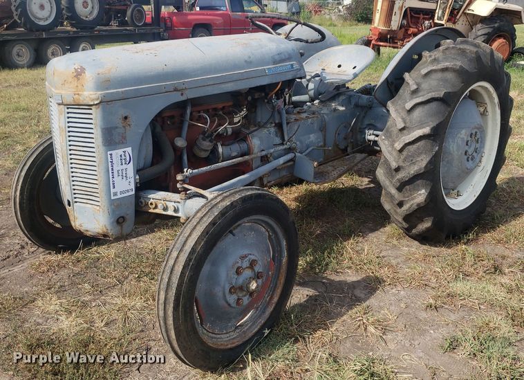 image for item DO2979 1952 Massey Ferguson TO-30  tractor