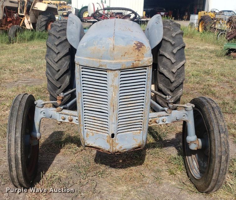 image for item DO2979 1952 Massey Ferguson TO-30  tractor
