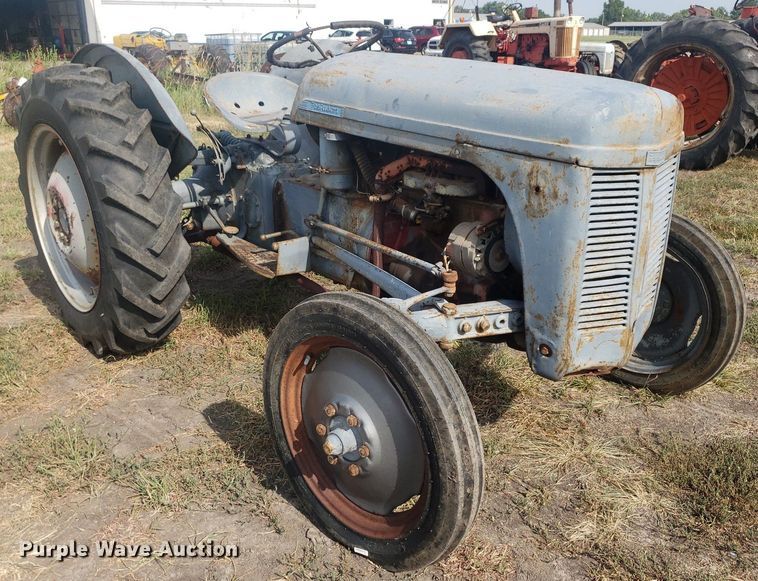 image for item DO2979 1952 Massey Ferguson TO-30  tractor