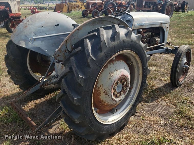 image for item DO2979 1952 Massey Ferguson TO-30  tractor