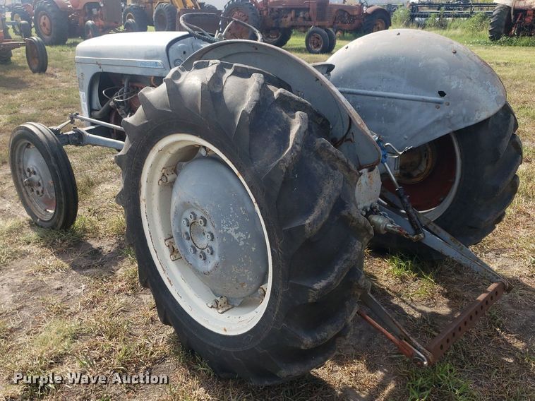 image for item DO2979 1952 Massey Ferguson TO-30  tractor