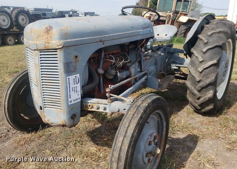 image for item DO2979 1952 Massey Ferguson TO-30  tractor