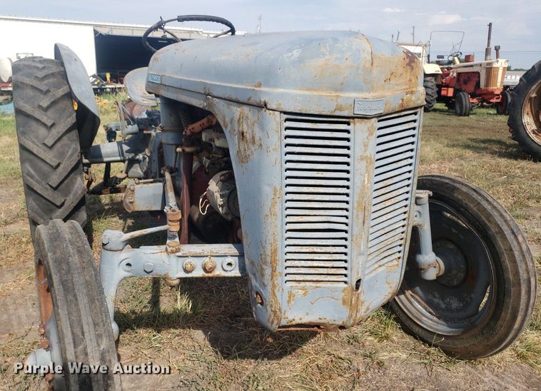 image for item DO2979 1952 Massey Ferguson TO-30  tractor