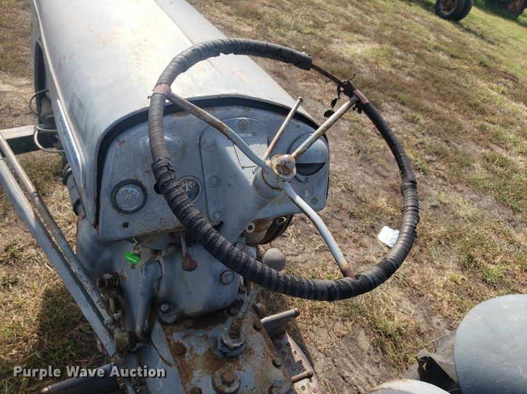 image for item DO2979 1952 Massey Ferguson TO-30  tractor