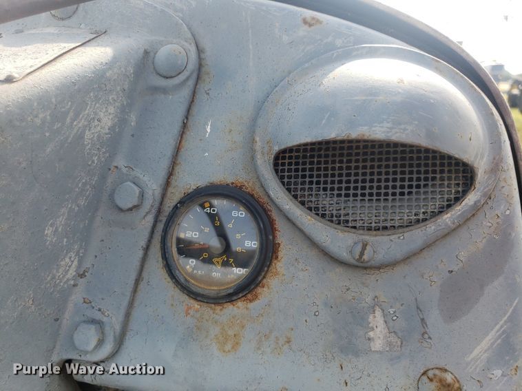 image for item DO2979 1952 Massey Ferguson TO-30  tractor