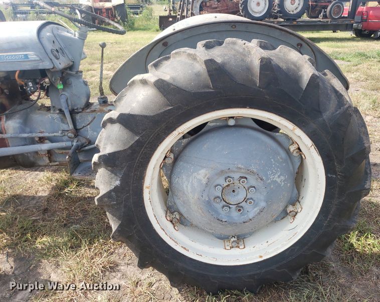 image for item DO2979 1952 Massey Ferguson TO-30  tractor