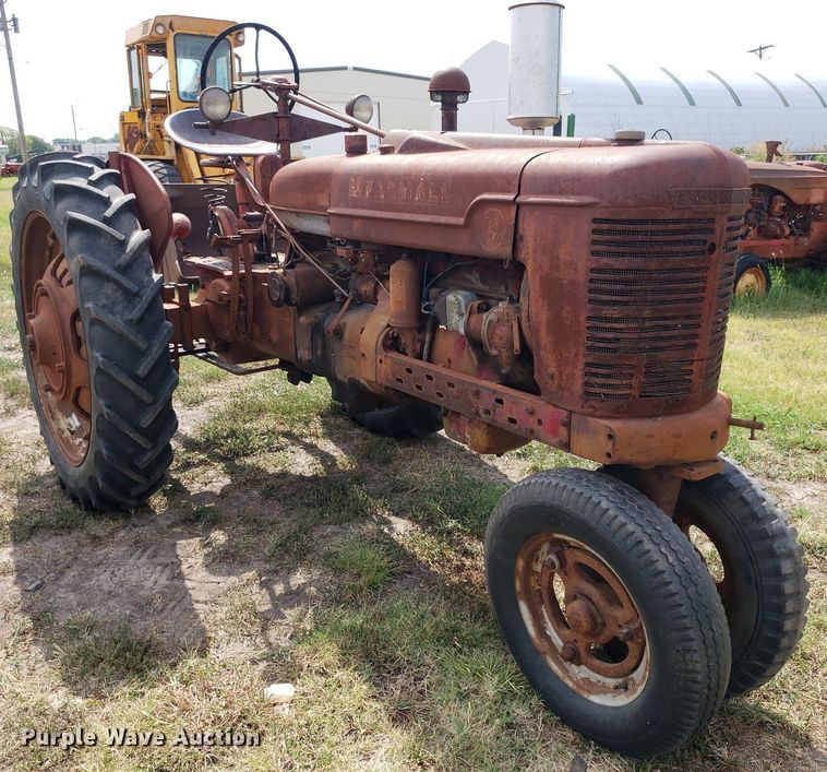 image for item DO2980 1942 International Harvester Farmall H  tractor