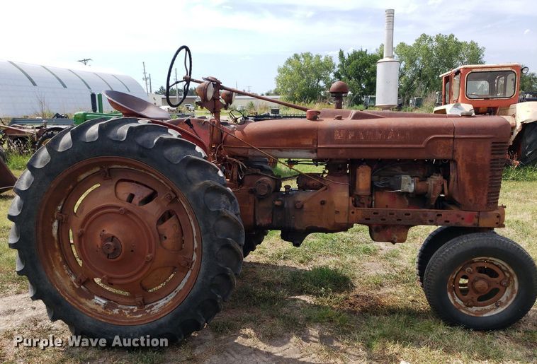 image for item DO2980 1942 International Harvester Farmall H  tractor