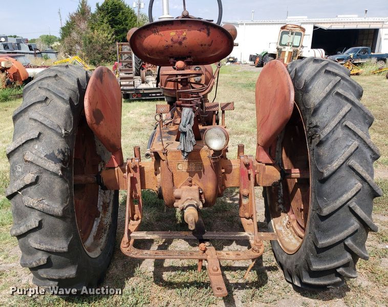 image for item DO2980 1942 International Harvester Farmall H  tractor
