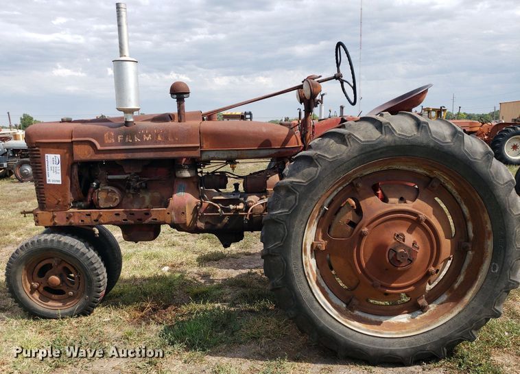image for item DO2980 1942 International Harvester Farmall H  tractor
